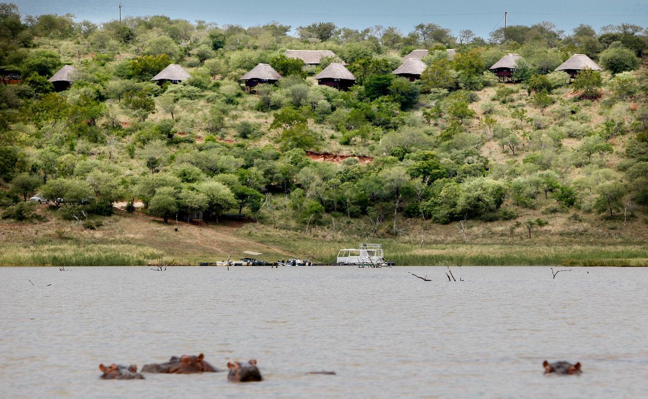 Nkwazi Lake Lodge 퐁골라 외부 사진